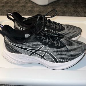 Asics | Women's Running Shoes | Size: 8.5 | Black & White